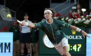 Le Russe Andrey Rublev remporte à Madrid son deuxième titre en Masters 1000