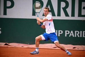 Luca Van Assche bute sur Denis Shapovalov au premier tour de Roland-Garros