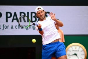 Lucas Pouille, éliminé au 1er tour des qualifications de Roland-Garros : « La seule chose qui me raccroche au tennis, c&rsquo;est de revivre ces émotions »