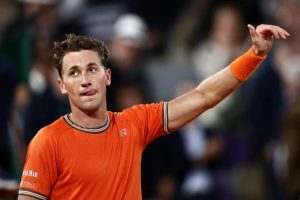 Malmené, Ruud plie mais ne rompt pas à Roland-Garros. 