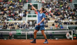 Moutet, prêt à accueillir Jarry comme il se doit : “Ici, c’est Paris”