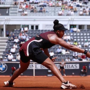 Naomi Osaka éliminée en huitièmes de finale à Rome par Quinwen Zheng