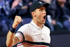 Nicolas Jarry renverse Stefanos Tsitsipas et se qualifie pour les demi-finales du Masters 1000 de Rome