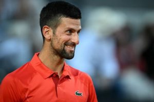 Novak Djokovic, assommé par une gourde, « va bien » et donne rendez-vous à dimanche