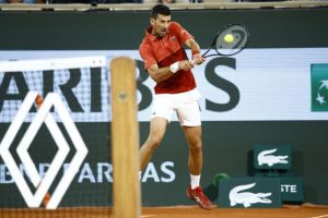 Novak Djokovic au 3e tour de Roland-Garros après une démonstration contre Roberto Carballes Baena