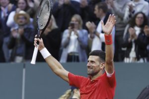 Novak Djokovic bat Yannick Hanfmann à Genève et se qualifie pour les quarts