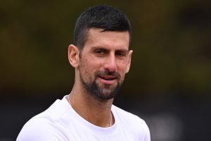 Novak Djokovic débarque au Foro Italico avec un casque !