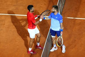 Novak Djokovic se fait agresser après sa victoire sur Moutet