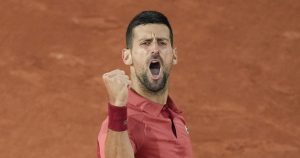 Novak Djokovic: une victoire en trois sets pour lancer son tournoi – rts.ch