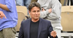 Roland Garros > Santoro après le duel exceptionnel entre Djokovic et Musetti: « J&rsquo;en ai des frissons. Novak a reçu au milieu de la nuit l&rsquo;amour qu&rsquo;il cherche et qu&rsquo;il mérite depuis tant d&rsquo;années. Et à partir du moment où il a vu cette foule debout, il a perdu un seul jeu »