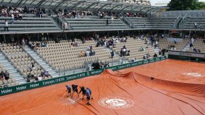 Roland-Garros : « Je jouais aux cartes dans les vestiaires ! » Quand la pluie s’invite sur les courts tous les moyens sont bons pour patienter