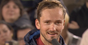 Roland Garros > Medvedev, vainqueur de Koepfer : « Dans le quatrième set, je me suis dit, &lsquo;Ok, s&rsquo;il veut gagner le match, il ne pourra plus marcher demain' »