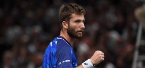 Roland Garros > Moutet à un journaliste : « C&rsquo;est vous qui parlez d&rsquo;irrespect. Moi, au Chili, j&rsquo;ai été hué du premier au dernier point dès mon entrée »