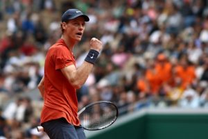 Roland-Garros: Sinner passe tranquillement entre les gouttes