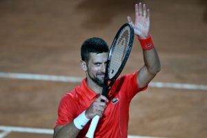 Rome: Djokovic, assommé par une gourde, « va bien » et donne rendez-vous à dimanche
