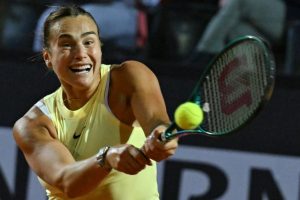 Sabalenka, bousculée par Svitolina, en quart dans la souffrance
