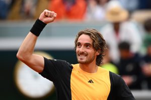 Stefanos Tsitsipas et Carlos Alcaraz se qualifient pour le 3e tour.