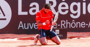 Tennis – ATP – Lyon : Rinderknech s&rsquo;impose après avoir sauvé une balle de match, Gaston interrompu