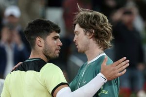 Tennis: Alcaraz, double tenant du titre, battu en quarts à Madrid par Rublev