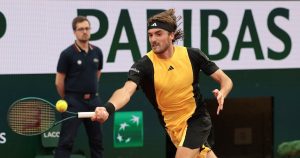 Tennis – Roland-Garros (H) : Tsitsipas lâche un set mais file au troisième tour
