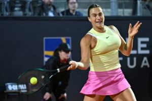 Tennis: Sabalenka rejoint Swiatek en finale à Rome