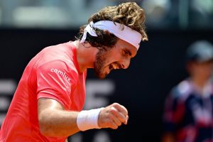 Tennis : Tsitsipas file en 8e de finale à Rome