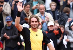 Tsitsipas lâche un set à Altmaier mais file au 3e tour
