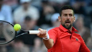 VIDEO. Tennis : frayeur pour Novak Djokovic, assommé par la gourde d’un spectateur