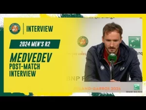 Vidéo: Regardez la conférence de presse d&rsquo;après-match de Medvedev après sa victoire au 2e tour à Roland-Garros 2024