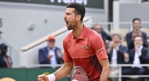 ATP, Insolite > Arne Slot (entraîneur du club de foot de Liverpool) : « J&rsquo;ai regardé Roland-Garros et nous avons tous vu Novak Djokovic remporter un match très difficile. Il peut toujours trouver un moyen de gagner »