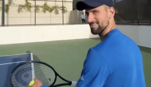 ATP, Vidéos > Deux semaines après son opération du genou, Djokovic déjà de retour sur un court !