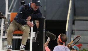 ATP – WTA > Andy Roddick veut éradiquer les arbitres : « La plupart ont à peine joué au tennis. Il est temps d&rsquo;utiliser les machines à plein temps »