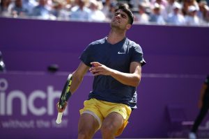 Alcaraz cède son titre dès le 2e tour au Queen’s, battu par un très bon Draper !