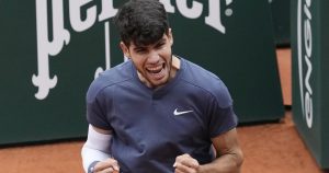 Alcaraz rejoint Tsitsipas en quarts de finale – rts.ch