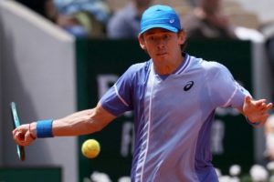 Alex De Minaur élimine Daniil Medvedev et accède à son premier quart de finale