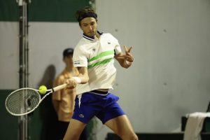 Arthur Rinderknech solide face à Alex Michelsen au premier tour à Stuttgart