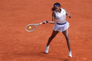 Coco Gauff cède une manche face à Ons Jabeur avant de rejoindre les demi-finales