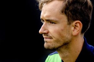 Daniil Medvedev éliminé par Zhizhen Zhang en huitièmes de finale du Queen&rsquo;s