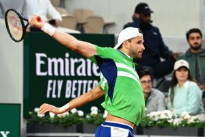Dimitrov bat Hurkacz et se qualifie pour son premier quart de finale à Roland-Garros
