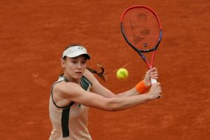 Discrètement, Rybakina ne s&rsquo;attarde pas à Roland-Garros