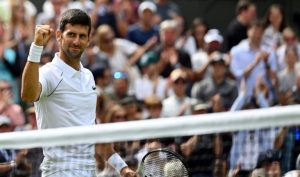 Djokovic mate Tiafoe à l’entraînement !
