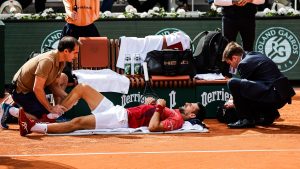 Djokovic opéré du genou ce mercredi à Paris?