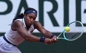 Gauff première qualifiée pour les demi-finales après avoir renversé Jabeur