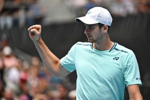 Hurkacz mate Zverev et rejoint la finale à Halle !