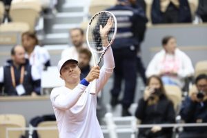 Iga Swiatek après sa démonstration en 8es à Roland-Garros : « J&rsquo;ai toujours dit qu&rsquo;il fallait qu&rsquo;on commence les matches un peu plus tôt »