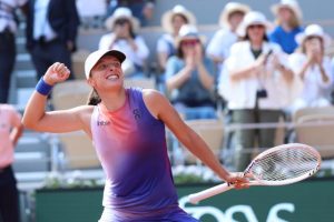 Iga Swiatek, impitoyable face à Coco Gauff, file en finale de Roland-Garros
