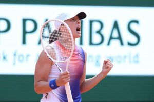 Iga Swiatek, qualifiée pour une nouvelle finale à Roland-Garros : « Une grosse intensité dans le jeu »