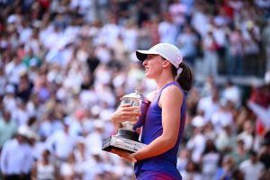 Iga Swiatek surclasse Jasmine Paolini et remporte Roland-Garros pour la quatrième fois