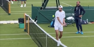 Insolite, Vidéos, Wimbledon > Le Français Titouan Droguet donne une véritable leçon d&rsquo;effet rétro