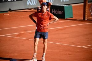 Jannik Sinner, battu par Carlos Alcaraz en demi-finales de Roland-Garros : « Ça fait partie de mon apprentissage »